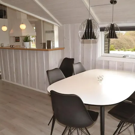 Semesterbostad Three-bedroom Holiday In *
