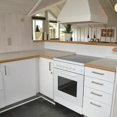 Three-bedroom Holiday In Semesterbostad Oksbøl