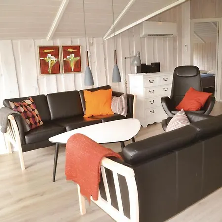 Semesterbostad Three-bedroom Holiday In