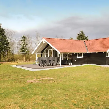 Three-bedroom Holiday In * Oksbøl